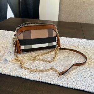 Crossbody purse.